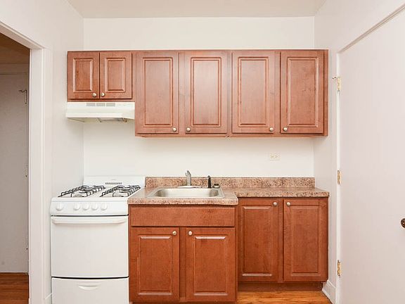 3rd image of 2621 N Spaulding Ave #E3