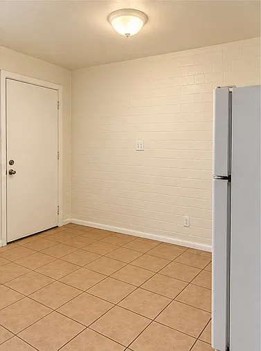 2425 W Montebello Avenue — Photo 4