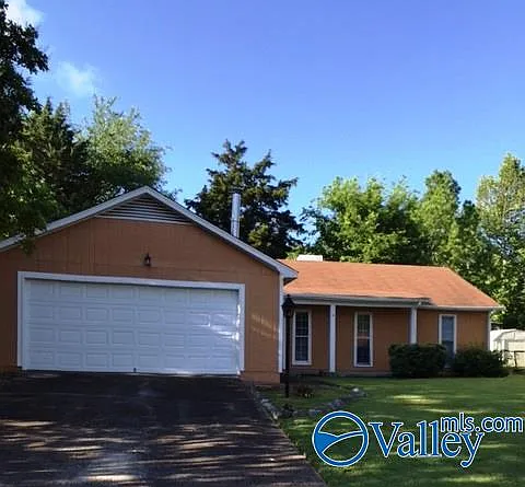 1027 Sharpsburg Dr SE — Photo 2