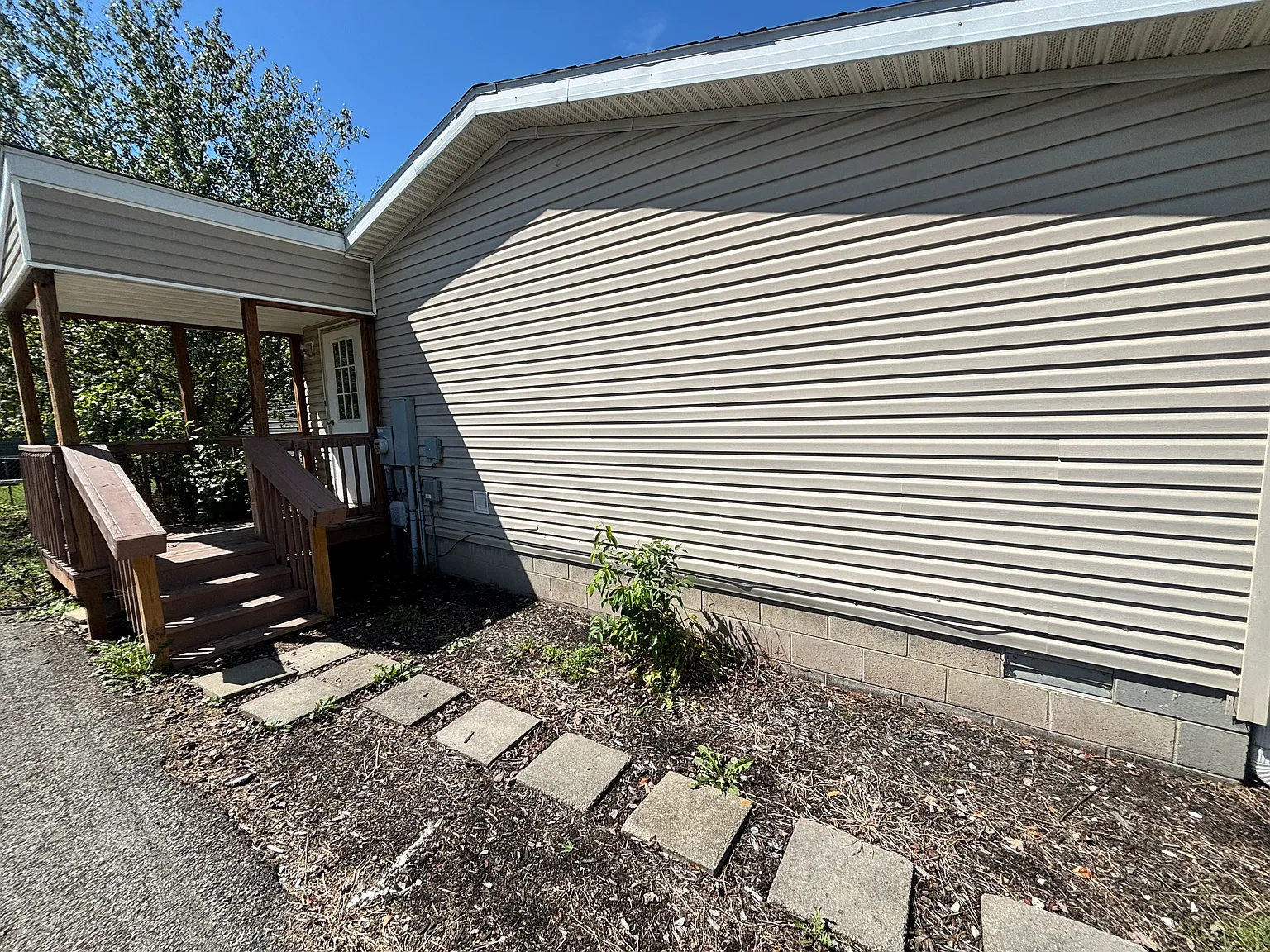 3 bed, 1300 sqft, $1,700 — Photo 2