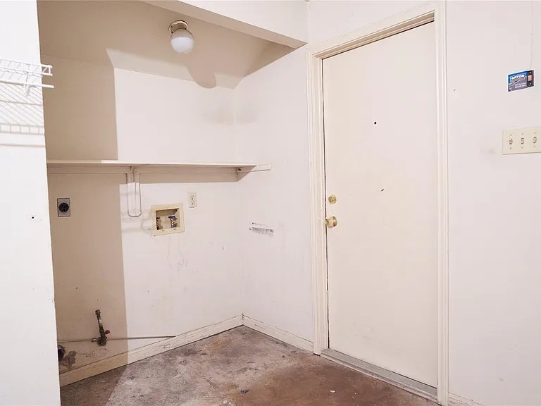 508 Gregory Ct — Photo 7