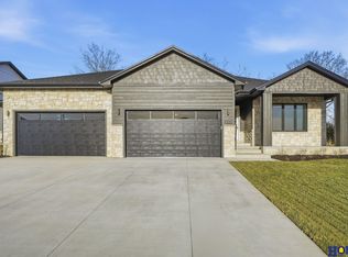 9200 Triana Ln, Lincoln, NE 68520