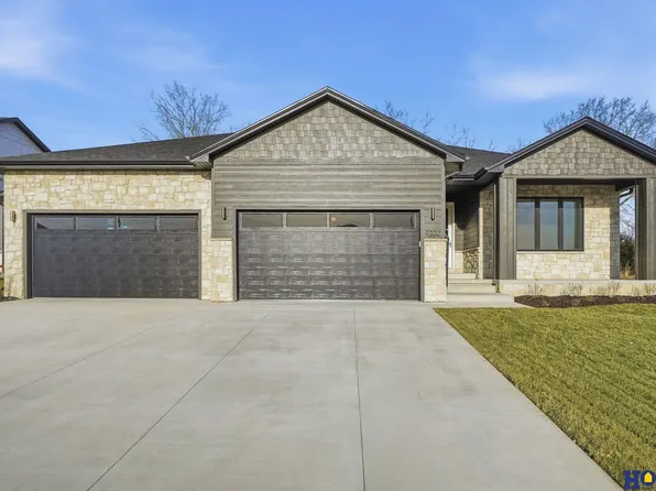 9200 Triana Ln, Lincoln, NE 68520