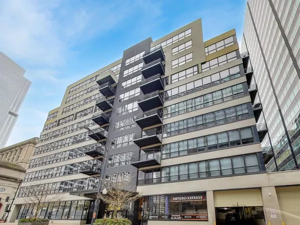 130 S Canal St APT 803, Chicago, IL 60606