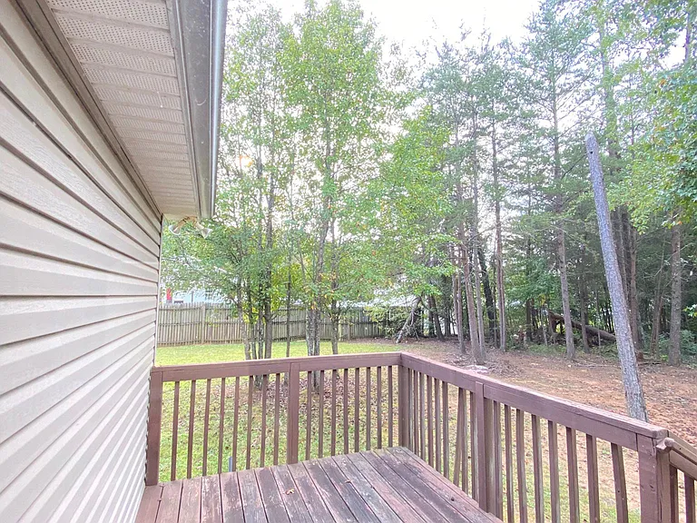 17 Champlain Dr — Photo 4