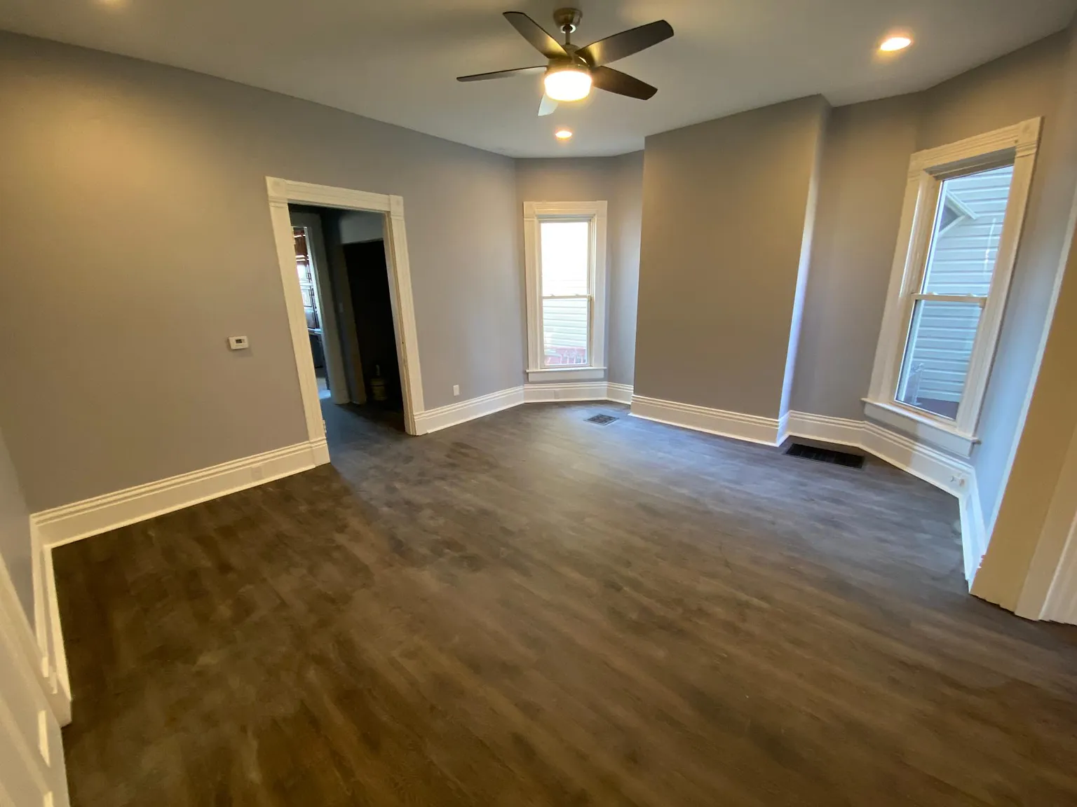 6 bed, 3207 sqft, $3,750 — Photo 4