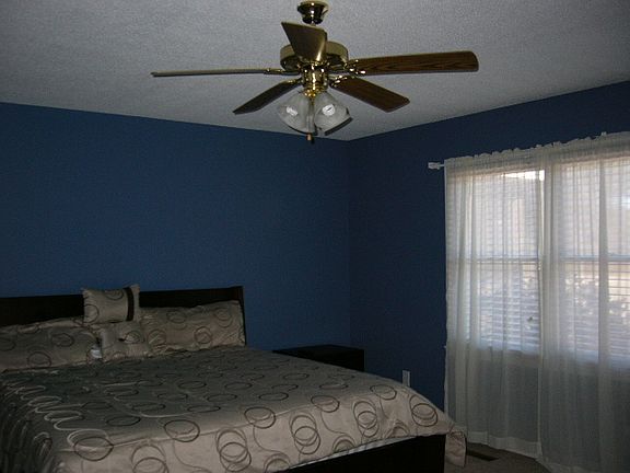 5th image of 245 Blackthorn Dr