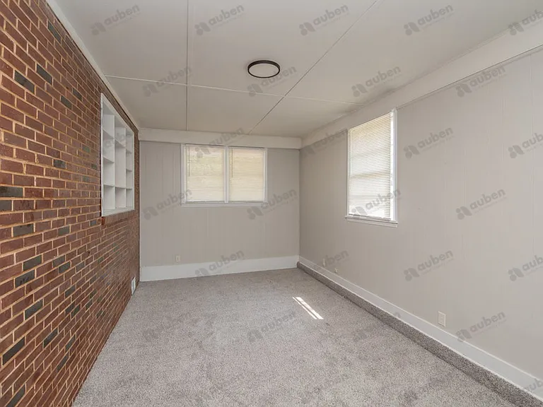 109 Vanderbilt Cir — Photo 17