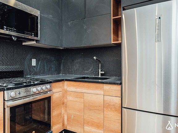 4th image of 710 Jefferson Ave #1F