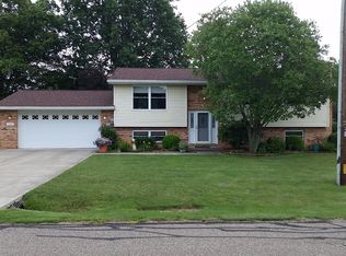 208 Lindsey Ave, Marietta, OH 45750
