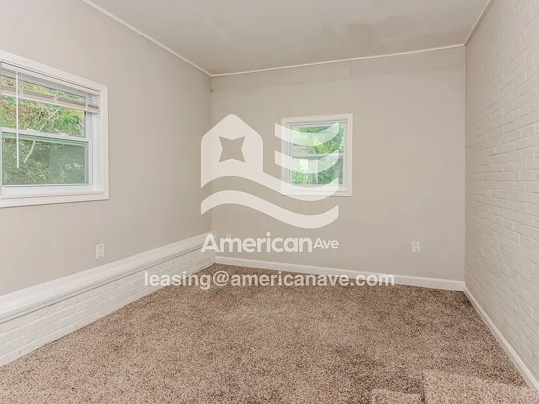 524791_002_living_room_13902431.jpg