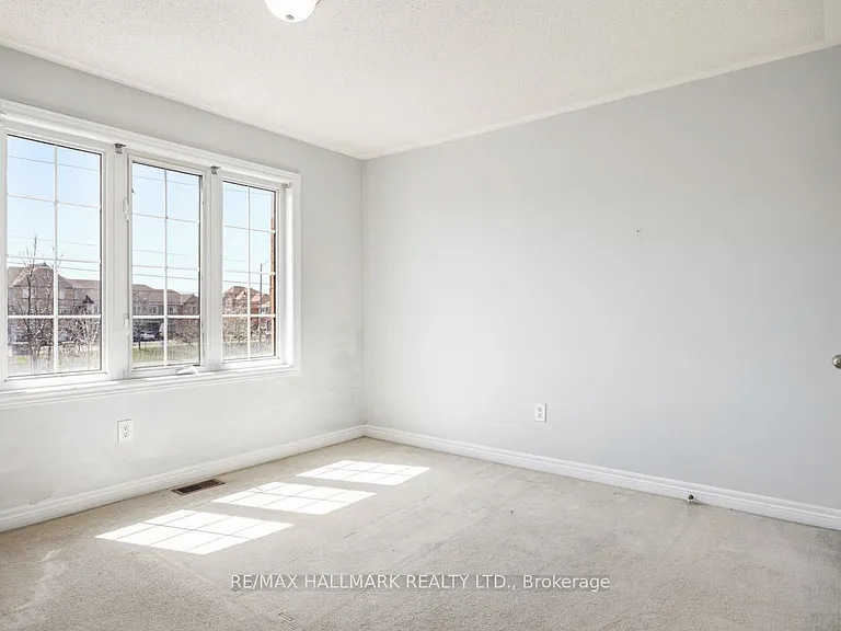 33 Tomabrook Cres — Photo 23