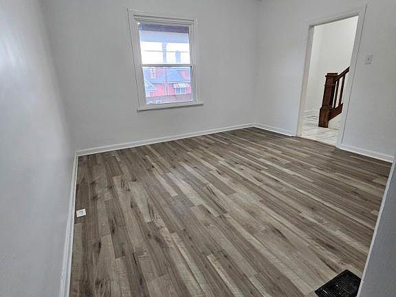 5th image of 640 Pine St