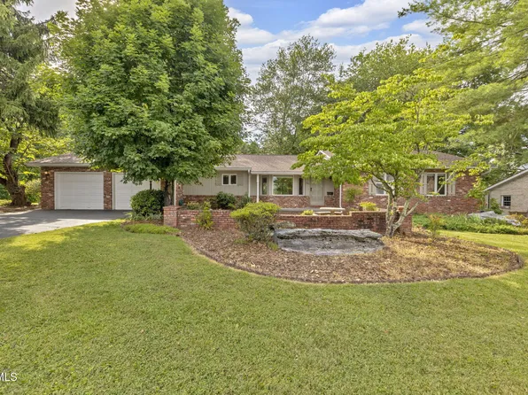 700 Sharon Dr, Johnson City, TN 37604