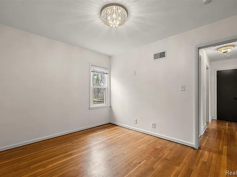 2046 Yorkshire Rd — Photo 25
