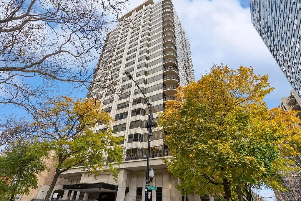 1501 N State Pkwy APT 6C photo 1