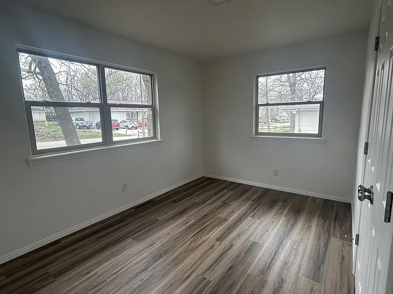 107 W Maple St — Photo 14