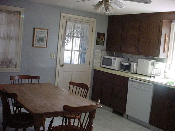 Large eat in kitchen with pass thru to dining room