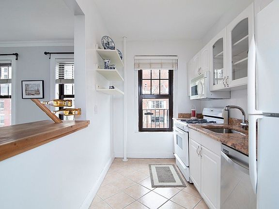 4th image of 442 Hudson St #3A