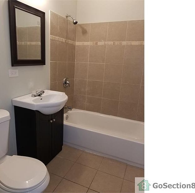 2nd image of 132 E Garfield Blvd #1