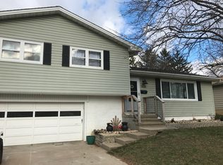 2452 10th Ave SW, Cedar Rapids, IA 52404