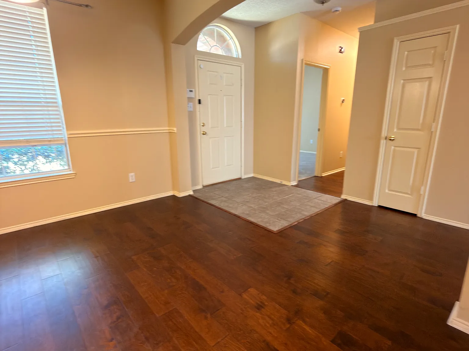3 bed, 2100 sqft, $2,150 — Photo 4