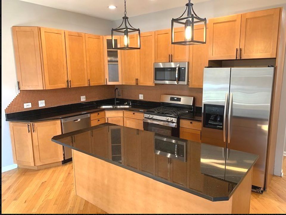 1st image of 1337 W Walton St APT 2