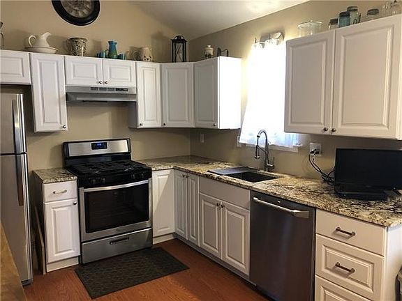 4th image of 509 NE Summit Dr