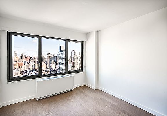 4th image of 220 E 72nd St #23B2