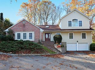 45 Pine Dr, Cold Spring Harbor, NY 11724