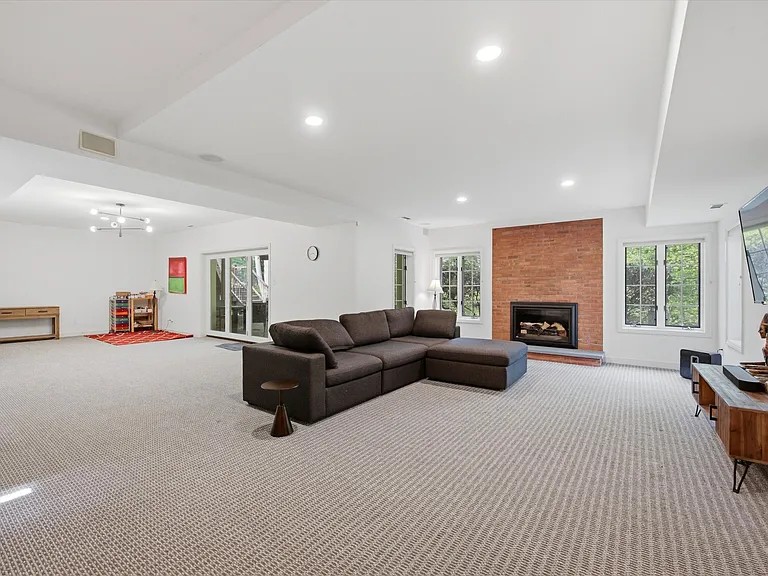 111 Fairview Rd — Photo 12