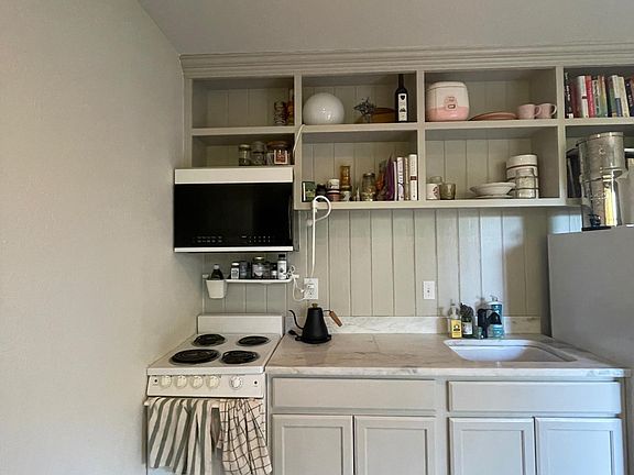 3rd image of 5609 Woodrow Ave APT 102
