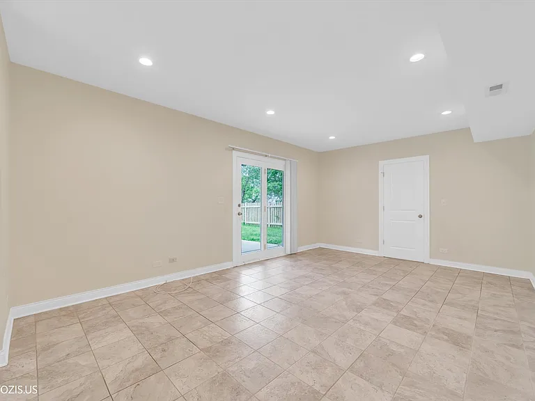 1906 Armwood Ln — Photo 38