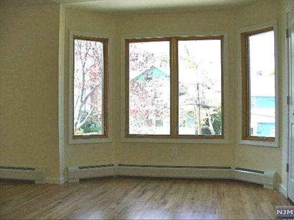4th image of 2040 Ellery Ave #B
