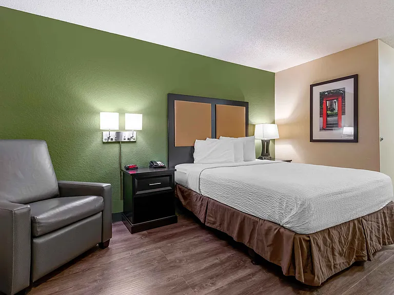 Studio Suite - 1 Queen Bed