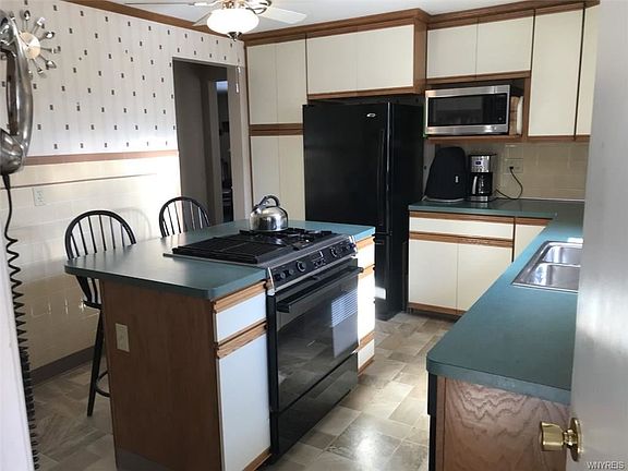 2nd image of 116 Iris Ave