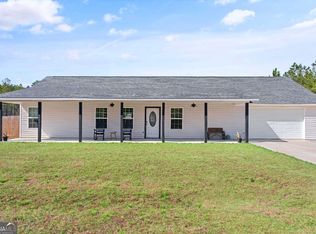825 Red Hawk Dr, Waynesville, GA 31566