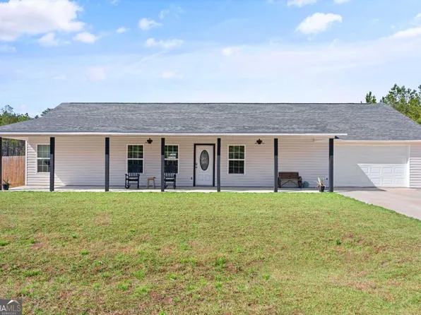825 Red Hawk Dr, Waynesville, GA 31566