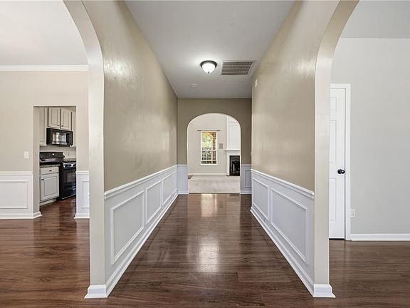 2nd image of 1650 Huntcrest Way SW
