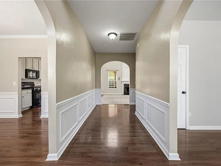 1650 Huntcrest Way SW — Photo 2