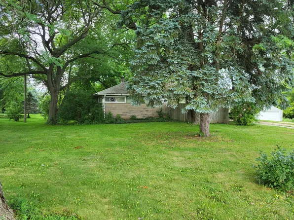 255 N Somonauk Rd, Cortland, IL 60112