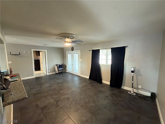 4th image of 1025 Villa Cir