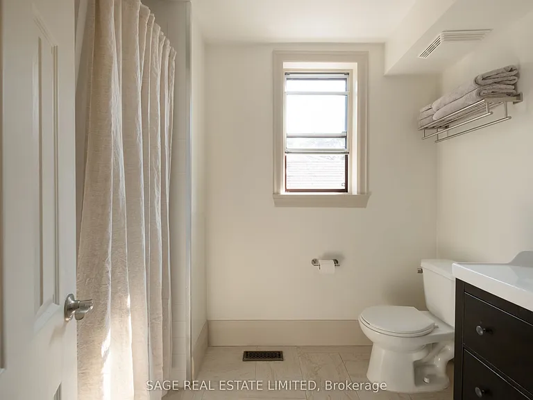 162 John St — Photo 26