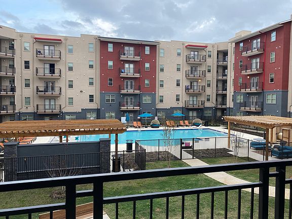 3rd image of 848 W Mitchell St #258