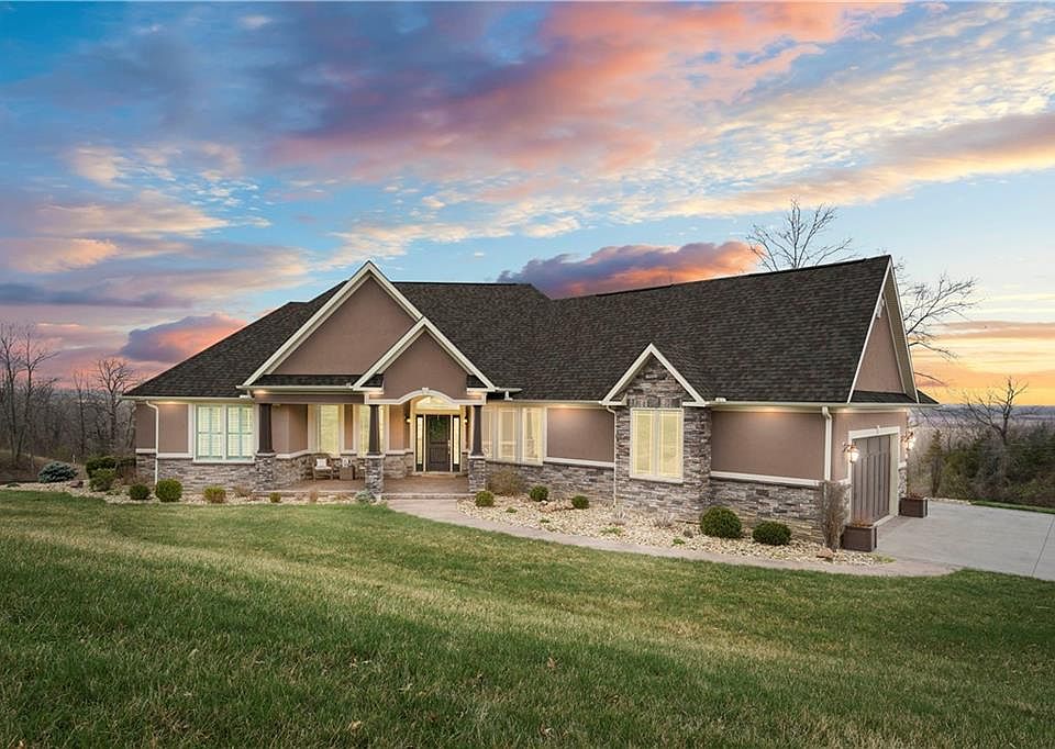 1st image of 7 Mission Hills Dr
