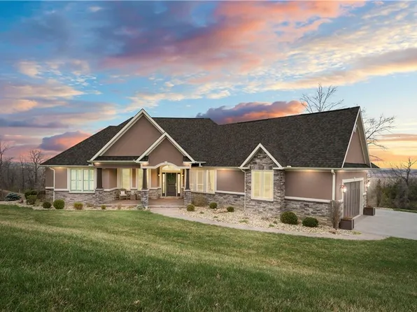 7 Mission Hills Dr, Saint Joseph, MO 64507