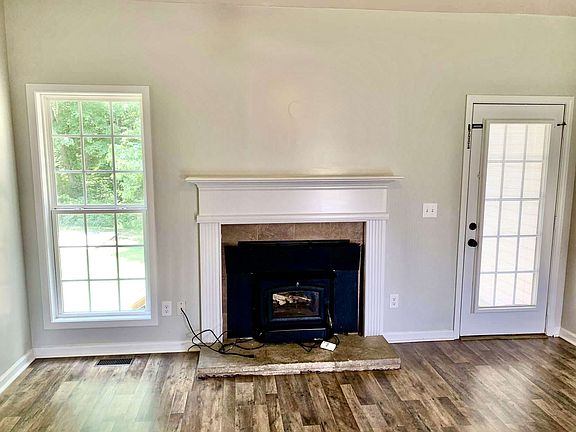 4th image of 41 Brookwood Dr