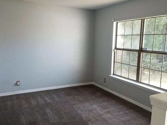2nd image of 2249 Luana Dr E