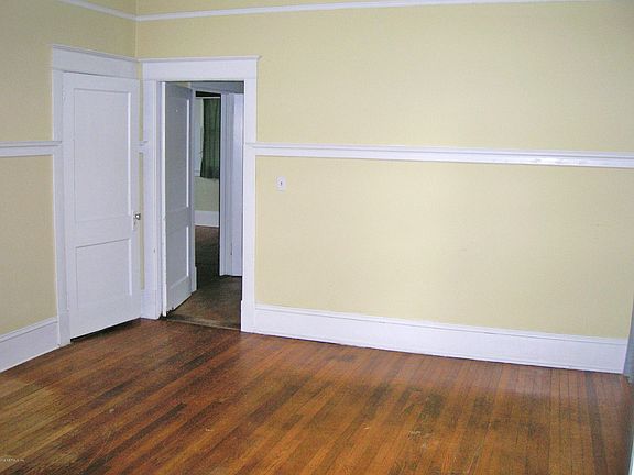5th image of 2250 Myra St