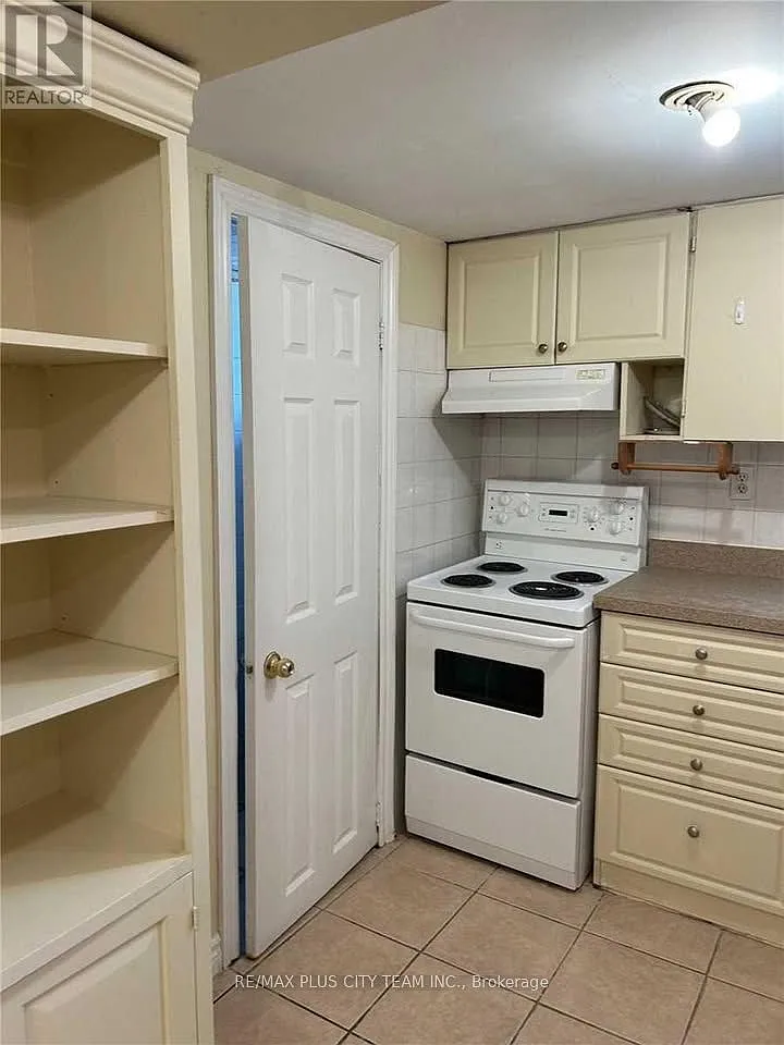 Building Photo - 1745 Bathurst St #B